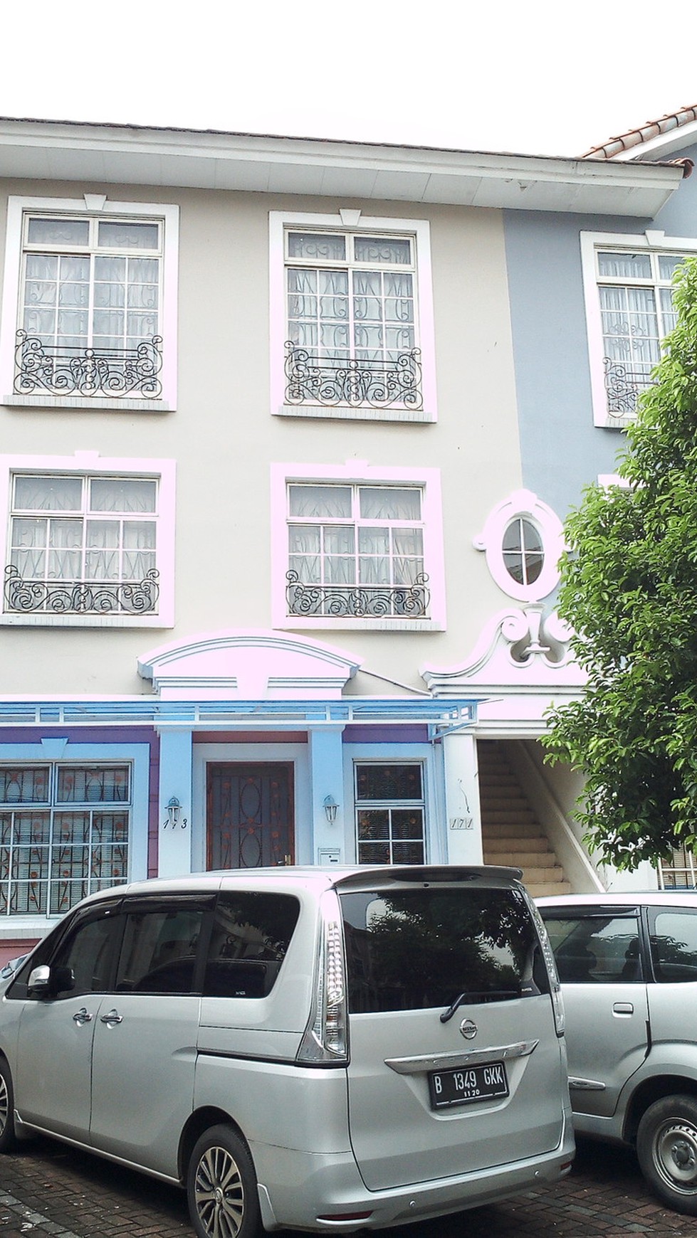 Disewakan Townhouse Taman Paris Lantai 2&3- Lippo Karawaci