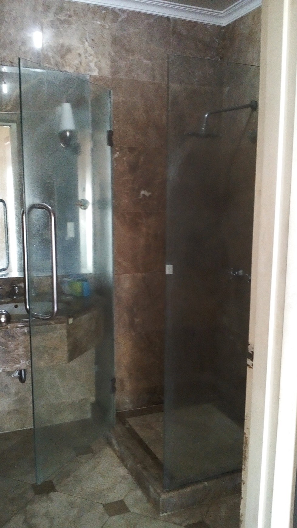 Disewakan Townhouse Taman Paris Lantai 2&3- Lippo Karawaci