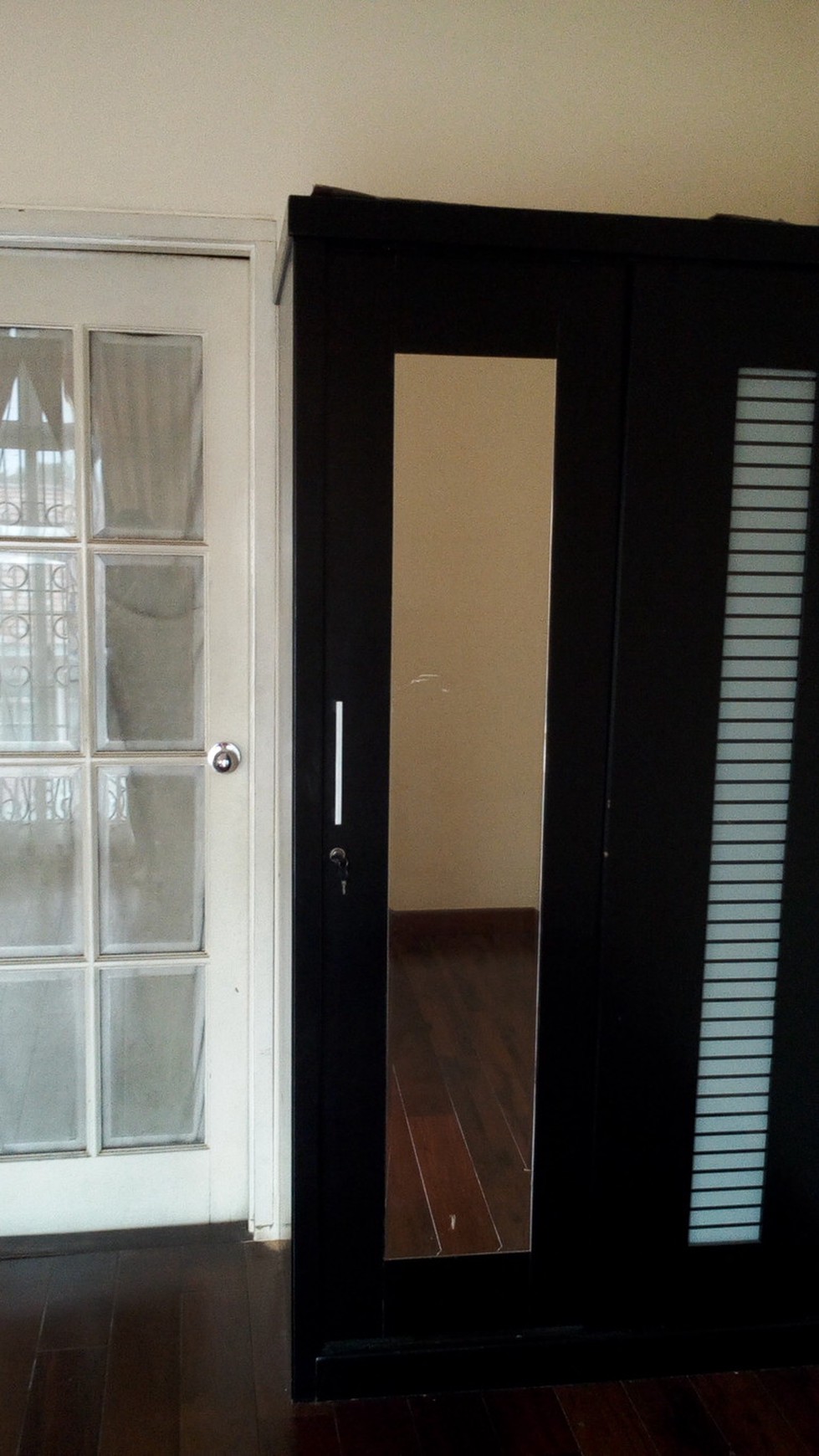 Disewakan Townhouse Taman Paris Lantai 2&3- Lippo Karawaci