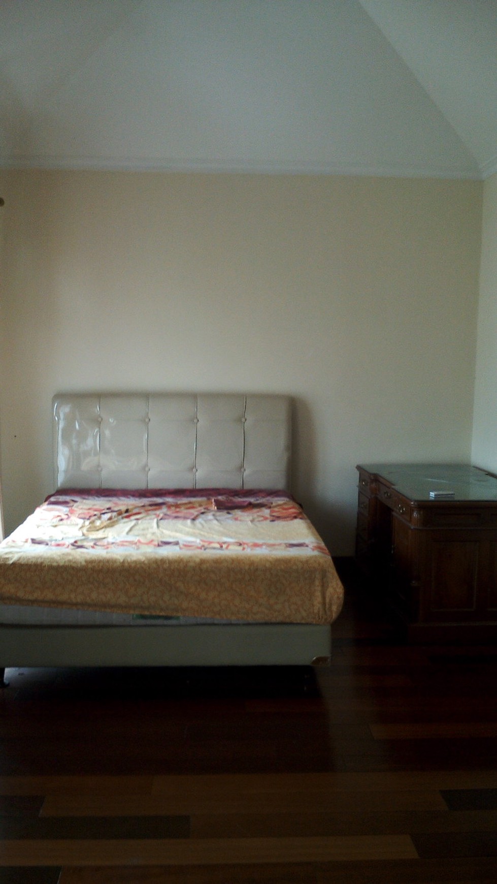 Disewakan Townhouse Taman Paris Lantai 2&3- Lippo Karawaci