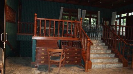 Rumah Unik Nuansa Villa di Cibubur Jakarta Timur