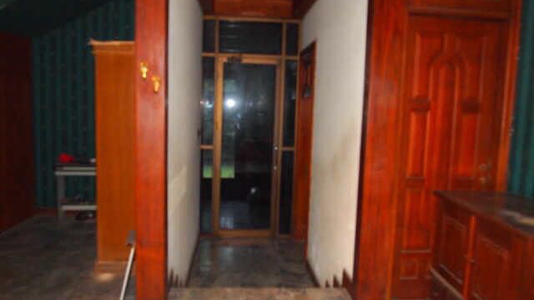 Rumah Unik Nuansa Villa di Cibubur Jakarta Timur