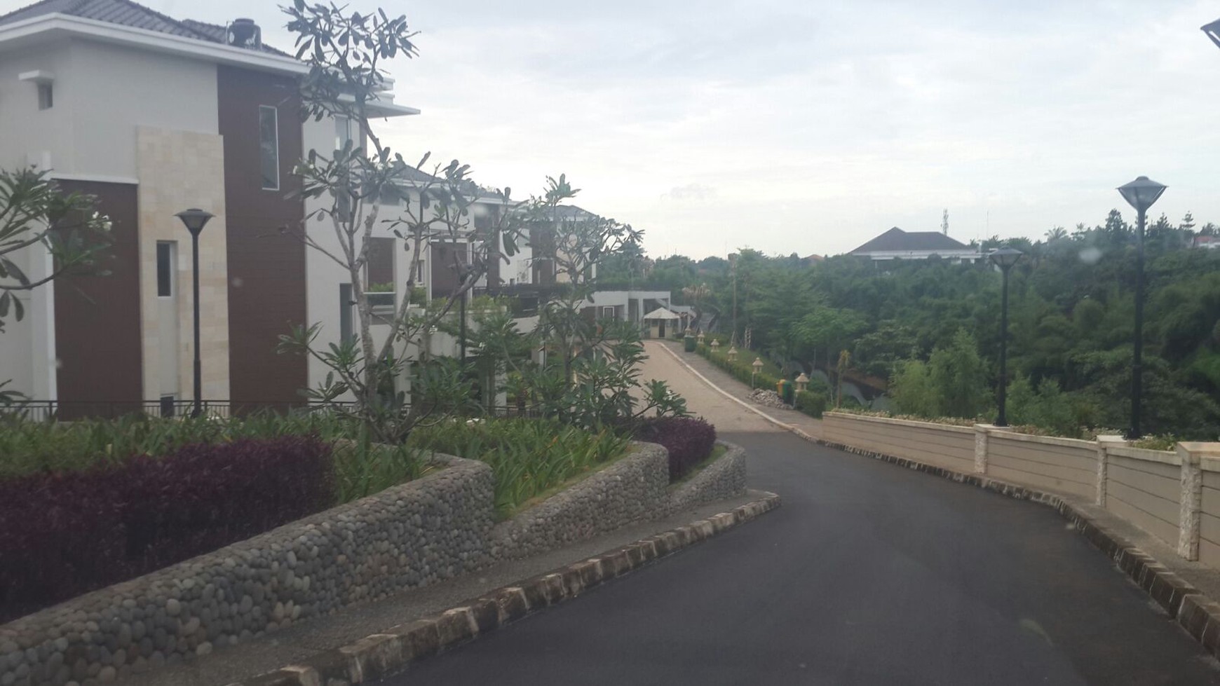 Disewakan Town House River Valley
