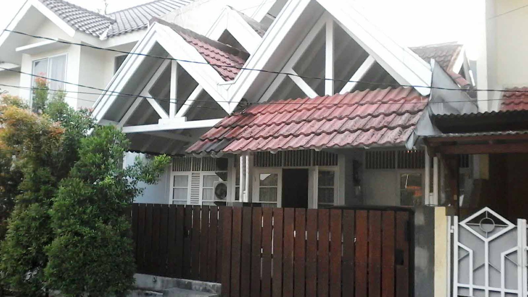 Lokasi Strategis...rumah Nyaman dan Siap Huni di Kawasan Pisok Raya, Bintaro