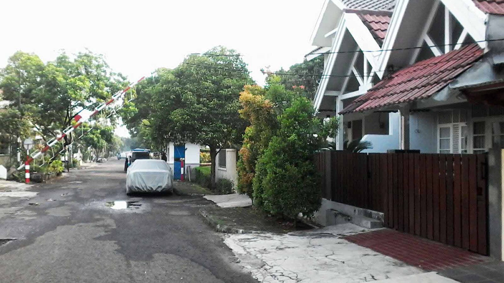 Lokasi Strategis...rumah Nyaman dan Siap Huni di Kawasan Pisok Raya, Bintaro