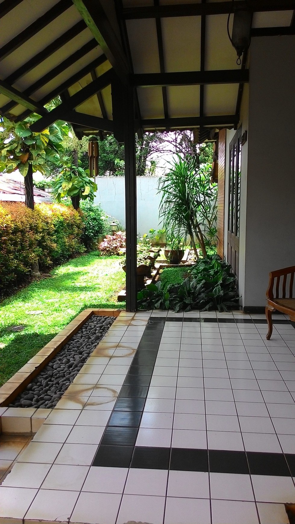 Rumah Bagus,lokasi strategis,lt400m/lb200m,siap huni di Kesehatan Bintaro