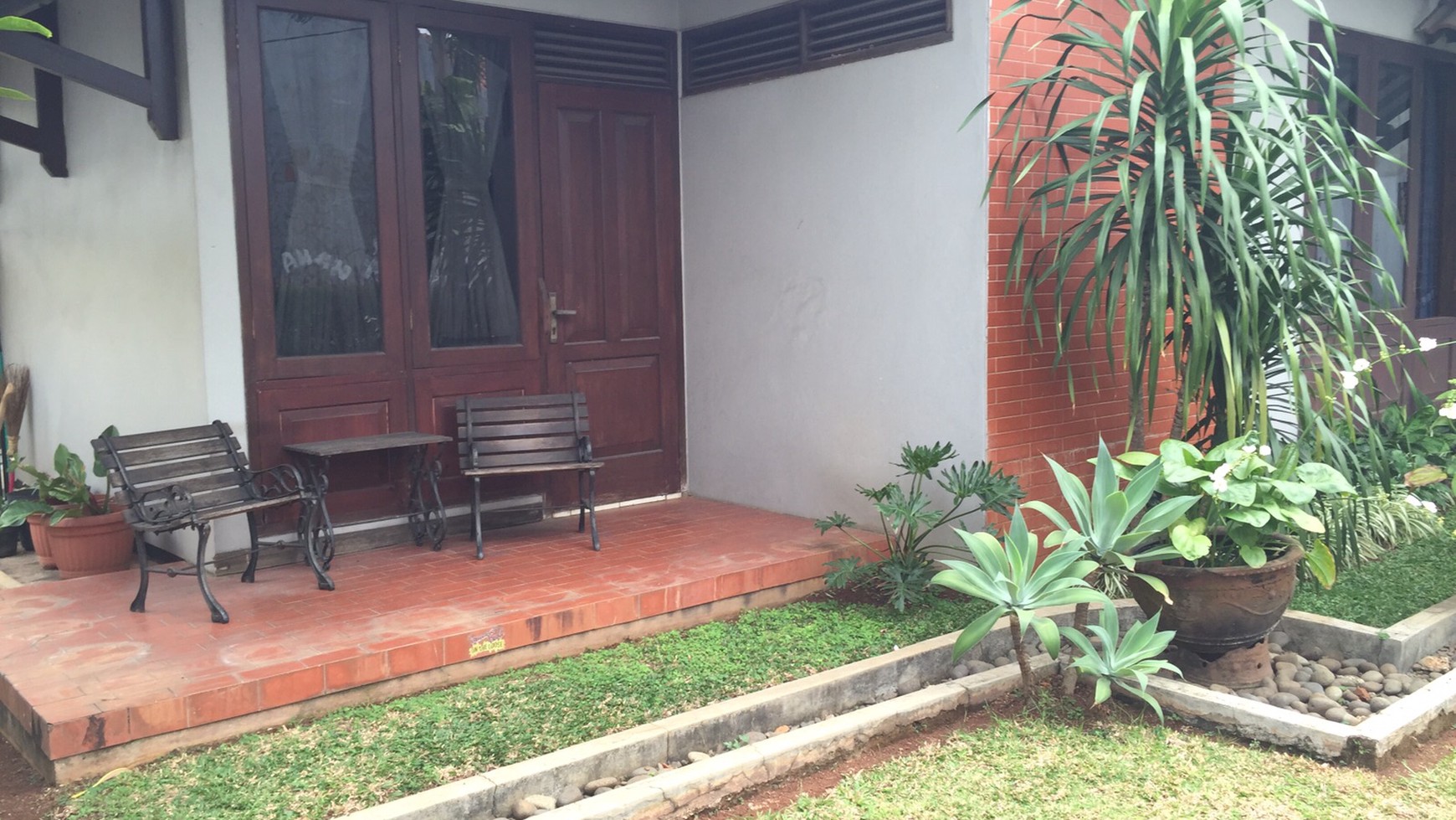 Rumah Bagus,lokasi strategis,lt400m/lb200m,siap huni di Kesehatan Bintaro