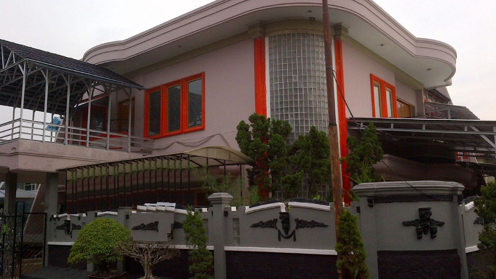 Hunian siap huni yg mewah 2 Lantai di Cakung Jakarta Timur.