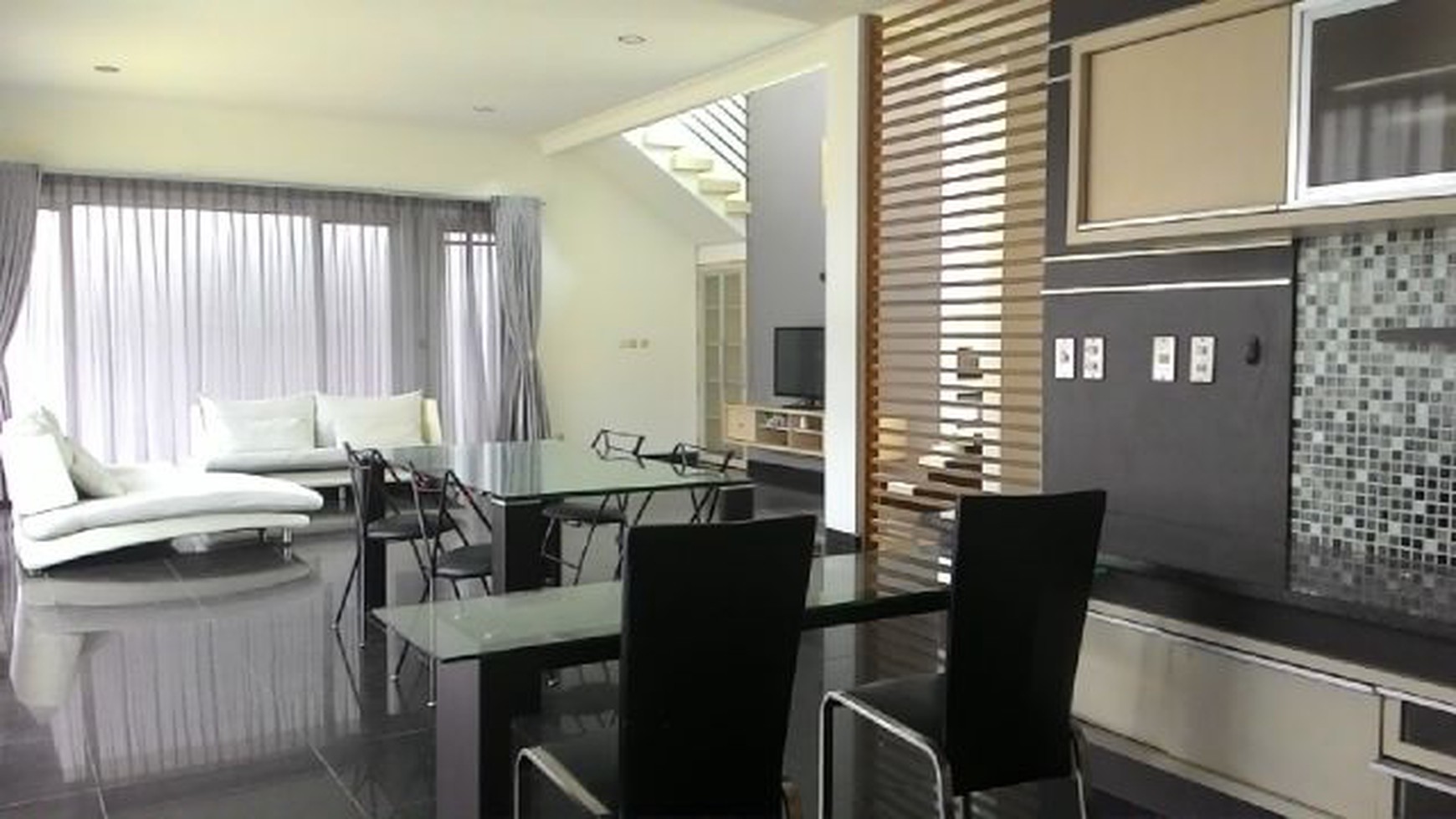 Rumah Siap Huni, Dekat Sekolah German