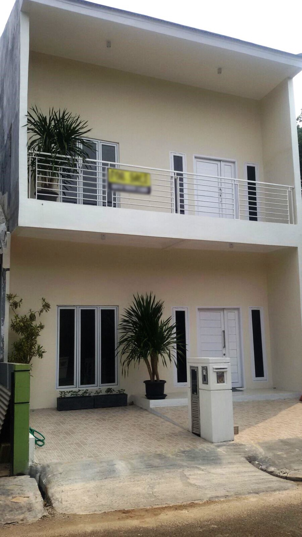 Rumah Nyaman dan Siap Huni di Kawasan Mahagoni Park, Graha Raya, Bintaro