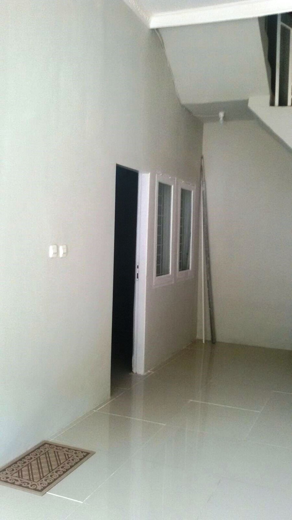 Rumah Nyaman dan Siap Huni di Kawasan Mahagoni Park, Graha Raya, Bintaro