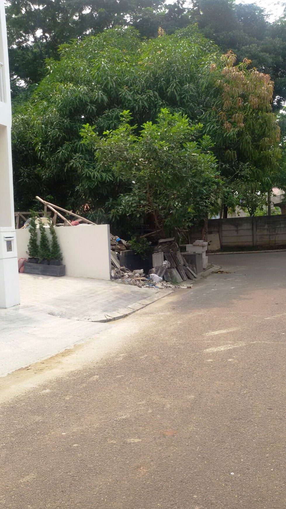 Rumah Nyaman dan Siap Huni di Kawasan Mahagoni Park, Graha Raya, Bintaro
