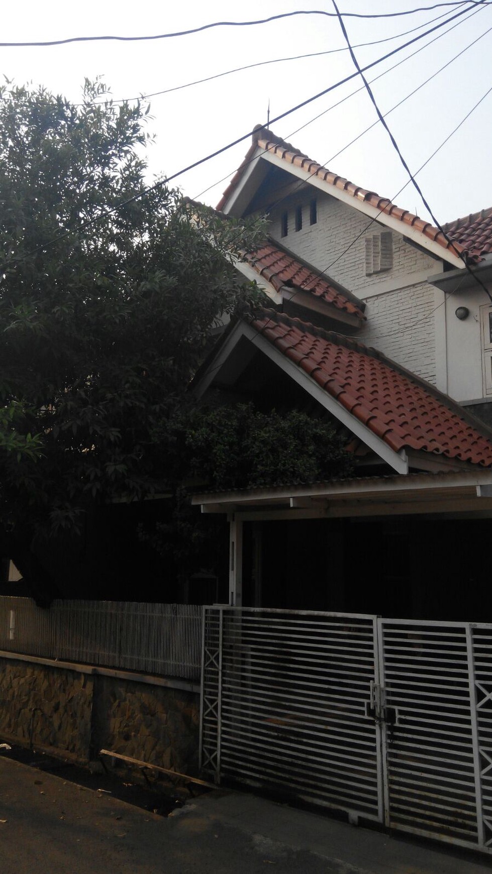 Hunian Asri 2 lantai, Harga nego di Rawamangun