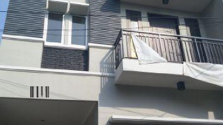Rumah minimalis 3 lantai, Brand new,Harga Nego di Tomang