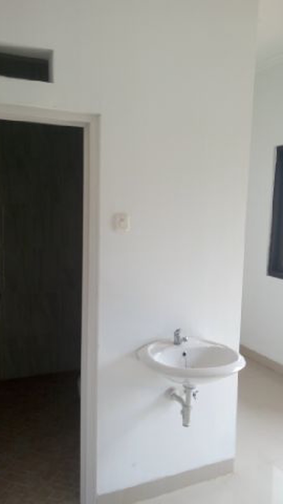 Rumah minimalis 3 lantai, Brand new,Harga Nego di Tomang