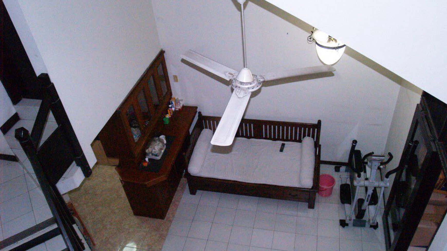 Hunian 2 lantai ,semi Furnish, Harga Nego di Pulo Asem Rawamangun.