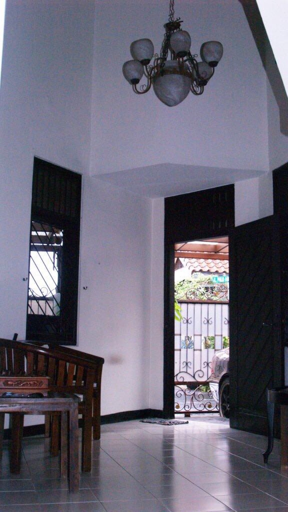 Hunian 2 lantai ,semi Furnish, Harga Nego di Pulo Asem Rawamangun.