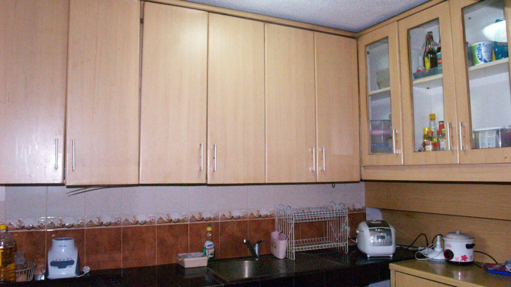 Hunian 2 lantai ,semi Furnish, Harga Nego di Pulo Asem Rawamangun.