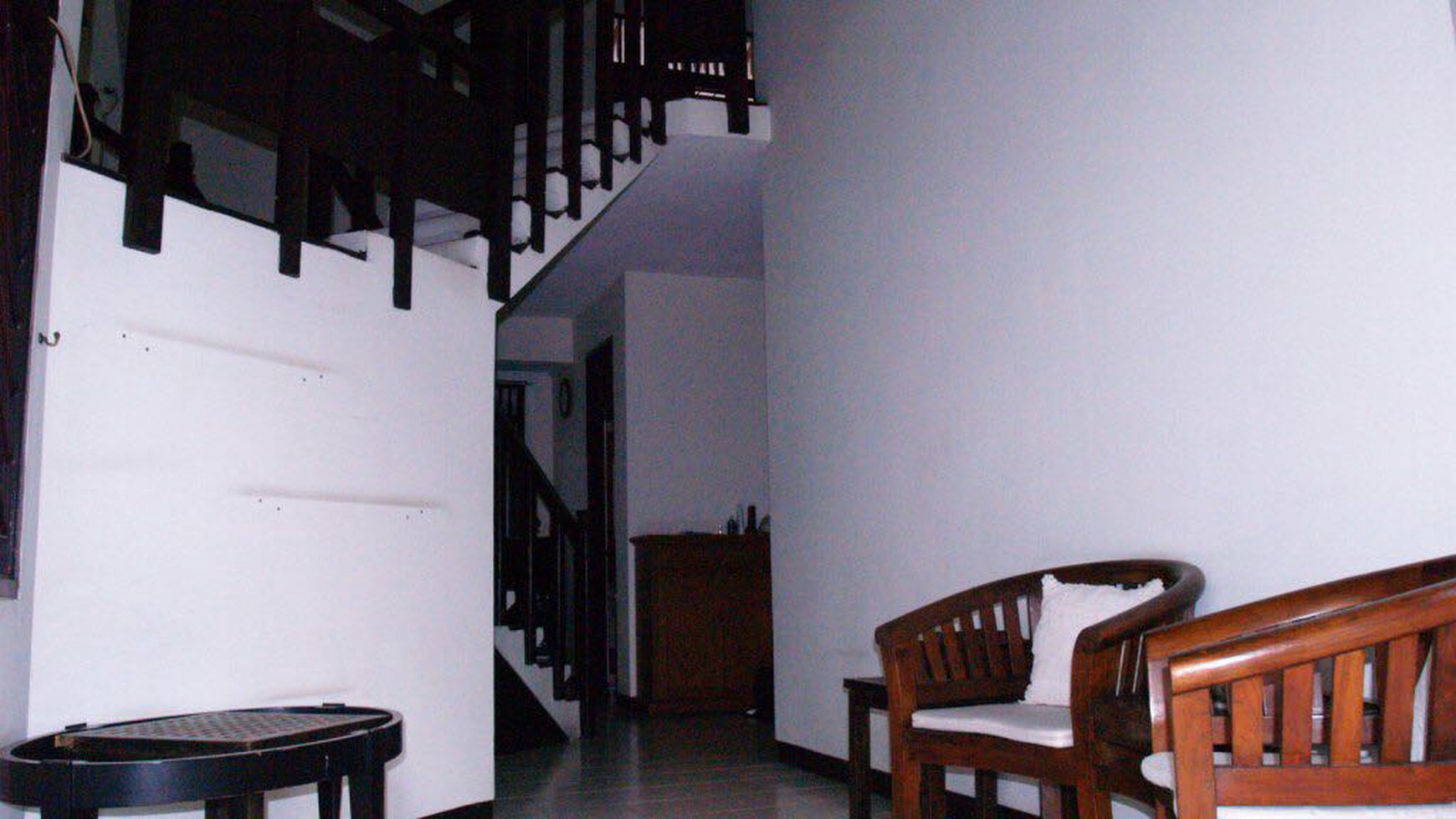 Hunian 2 lantai ,semi Furnish, Harga Nego di Pulo Asem Rawamangun.