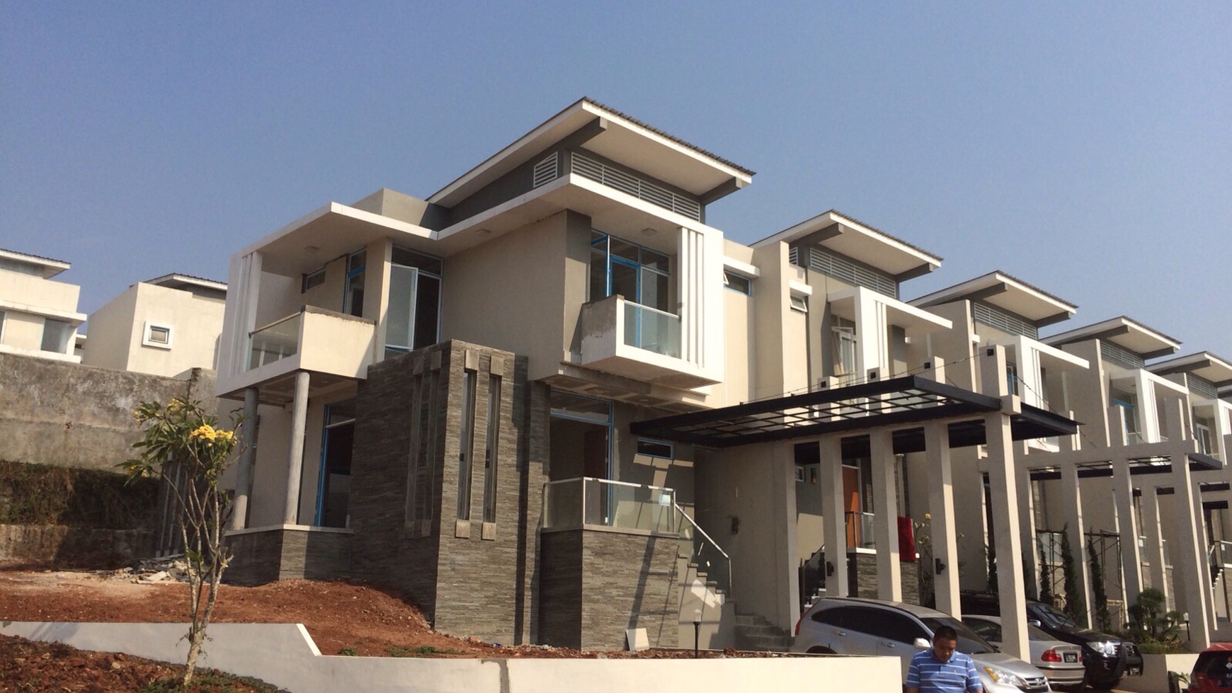 CLUSTER MODERN HILL PONDOK CABE