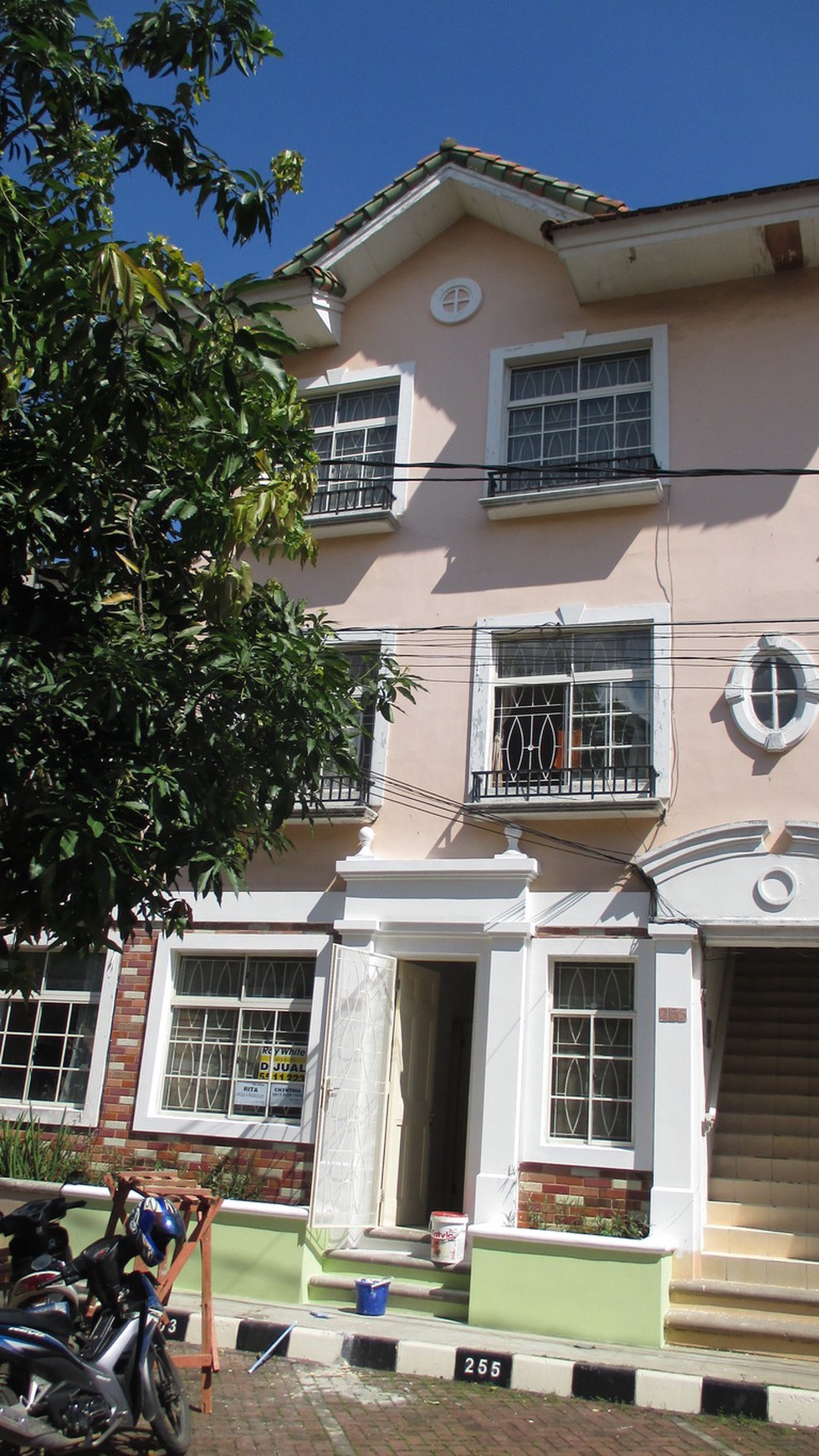 Dijual / Disewakan Townhouse 3 Lantai Taman Elok - Lippo Karawaci