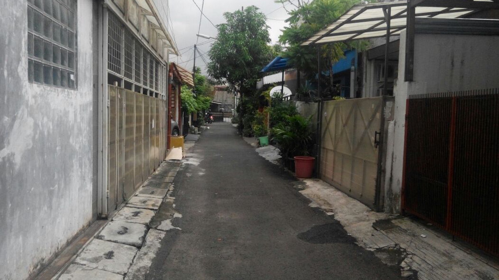 Hunian standard 1 1/4 lantai ,Renov, Harga nego di Kampung Ambon Jakarta Timur