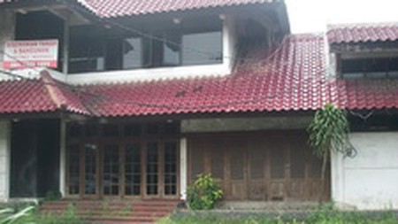 Rumah Lokasi Strategis, cocok untuk Kantor / Bank / Resto