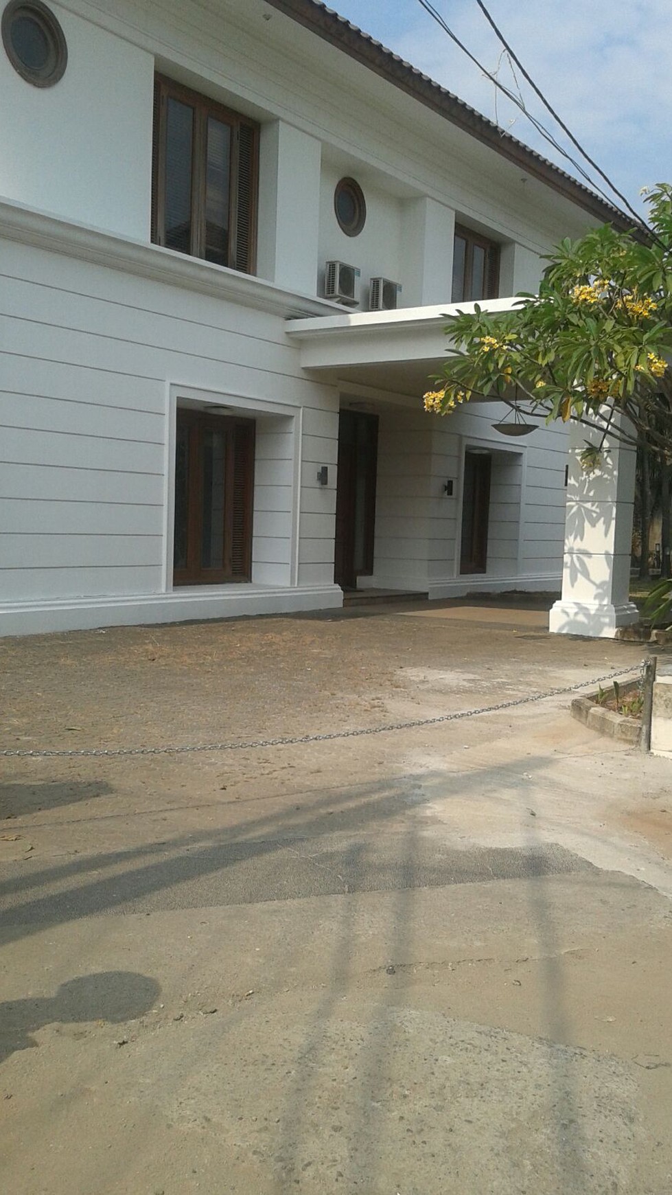 Rumah di Kemang Utara, Bergaya modern minimalis