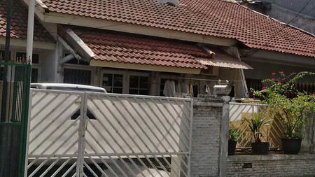 Rumah standard 1 lantai,masih layak huni, di Kelapa Gading.