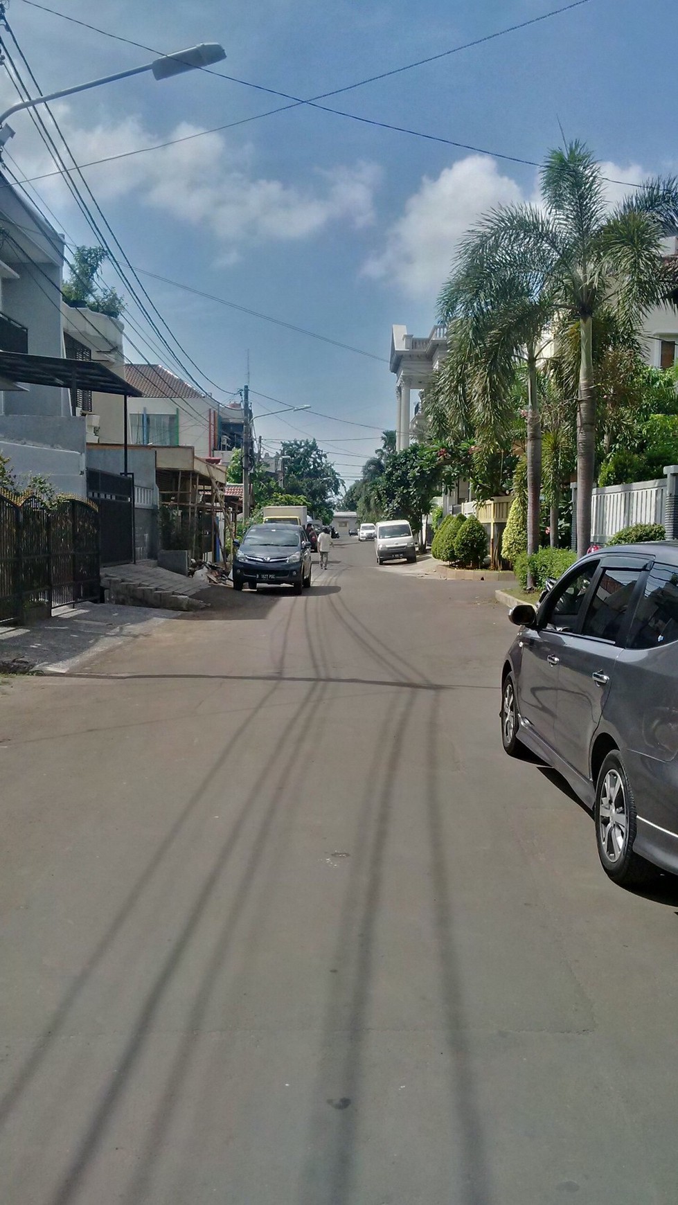 Rumah standard 1 lantai,masih layak huni, di Kelapa Gading.