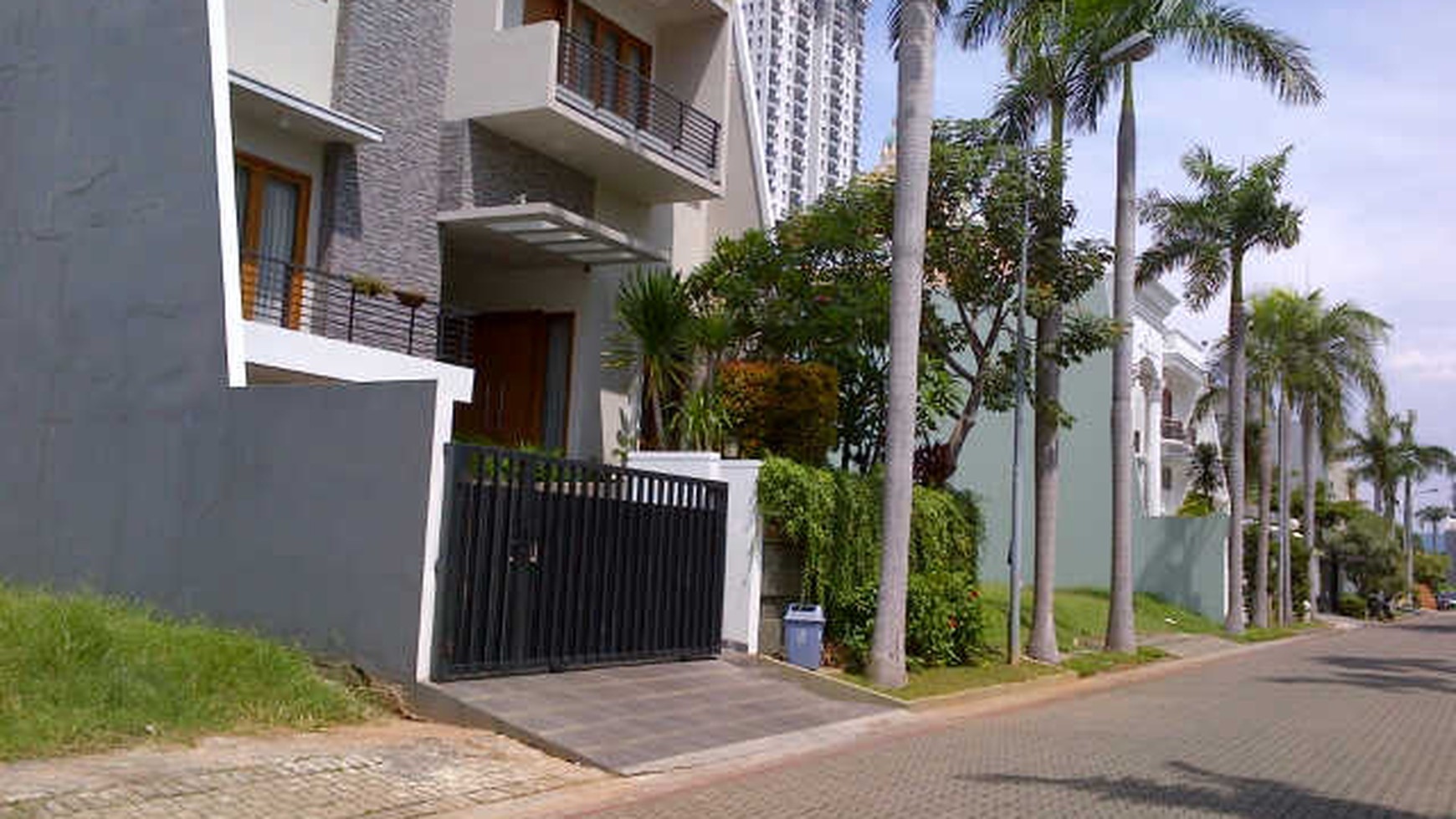 Rumah Lux dan Mewah di Artha Gading