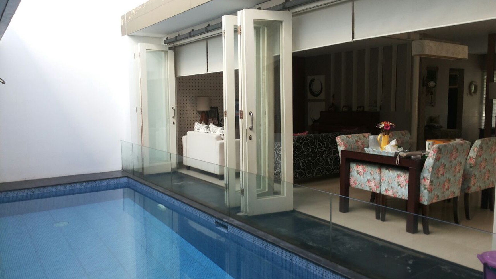 Rumah Minimalis dan Bagus di Sektor 3 Bintaro.