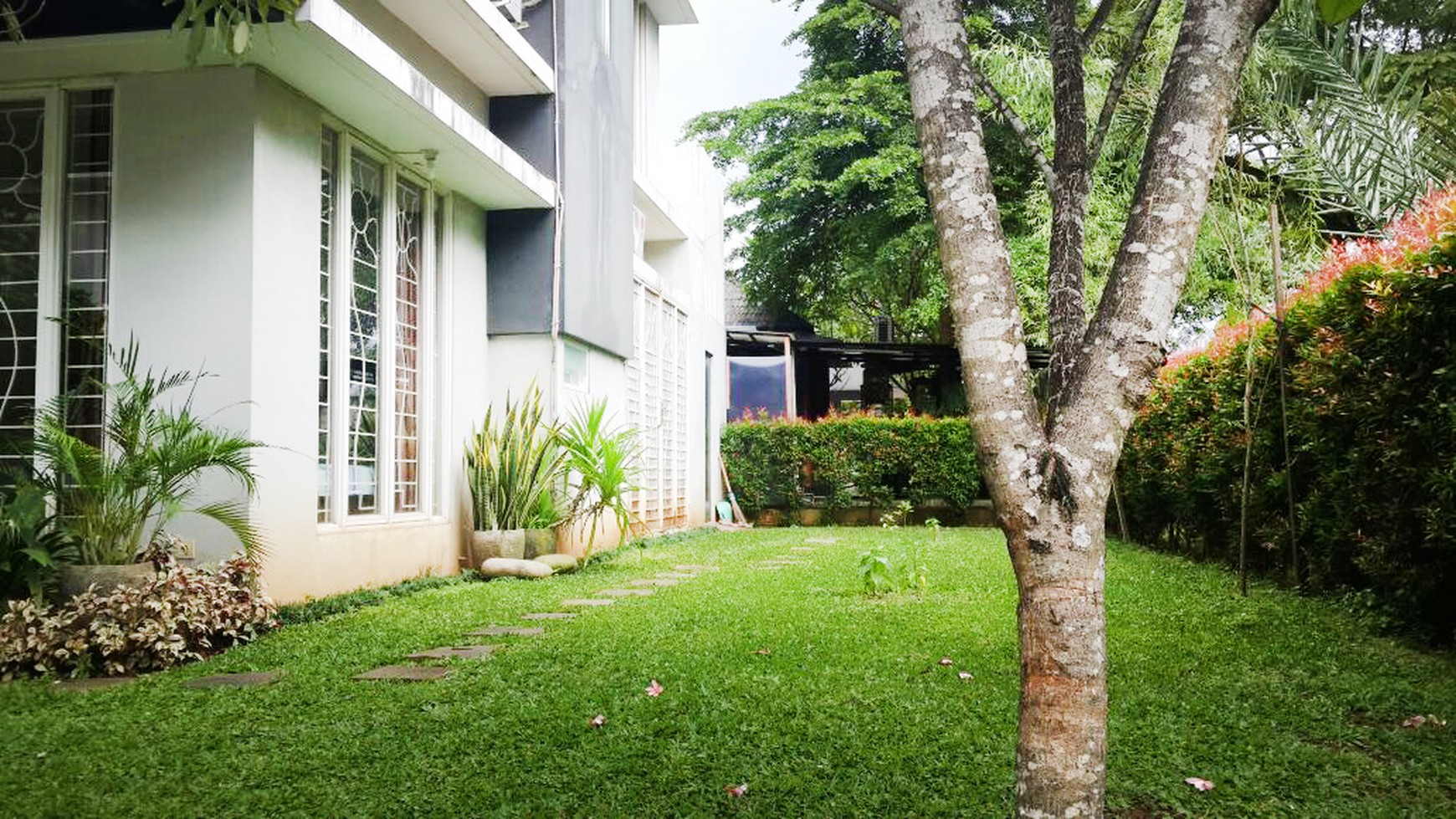 Rumah Nyaman dan Siap Huni di Kawasan Emerald, Bintaro