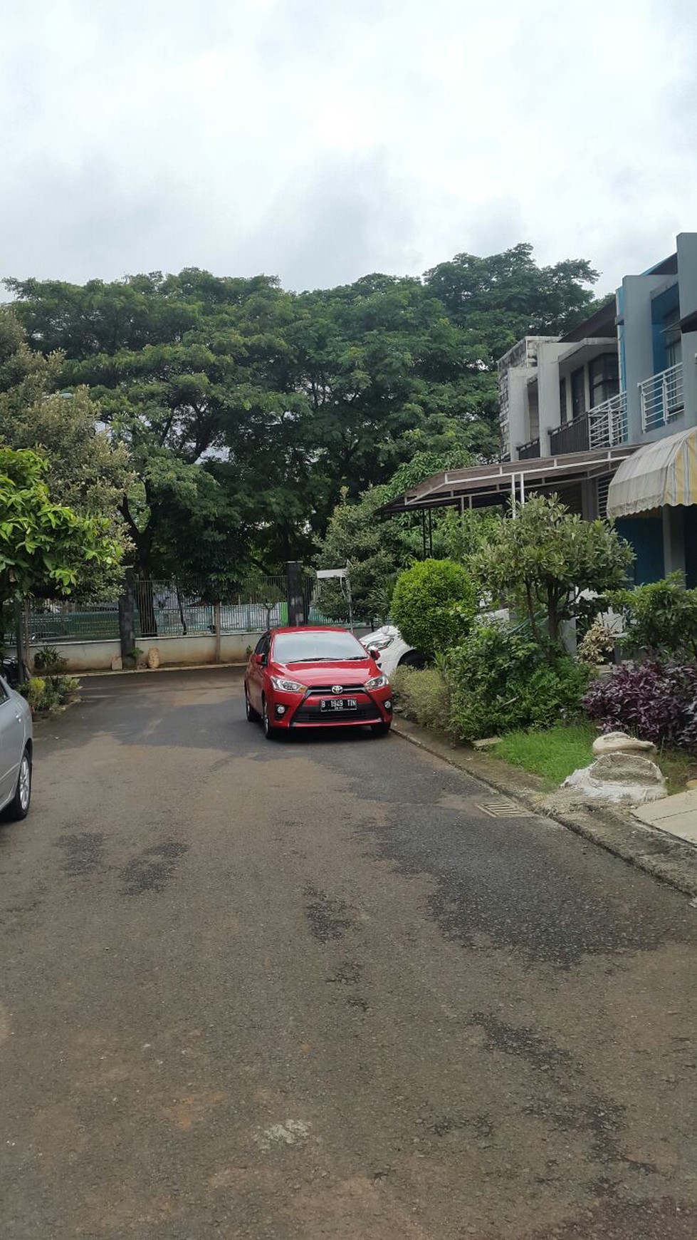 Rumah Nyaman dan Siap Huni di Kawasan Emerald, Bintaro