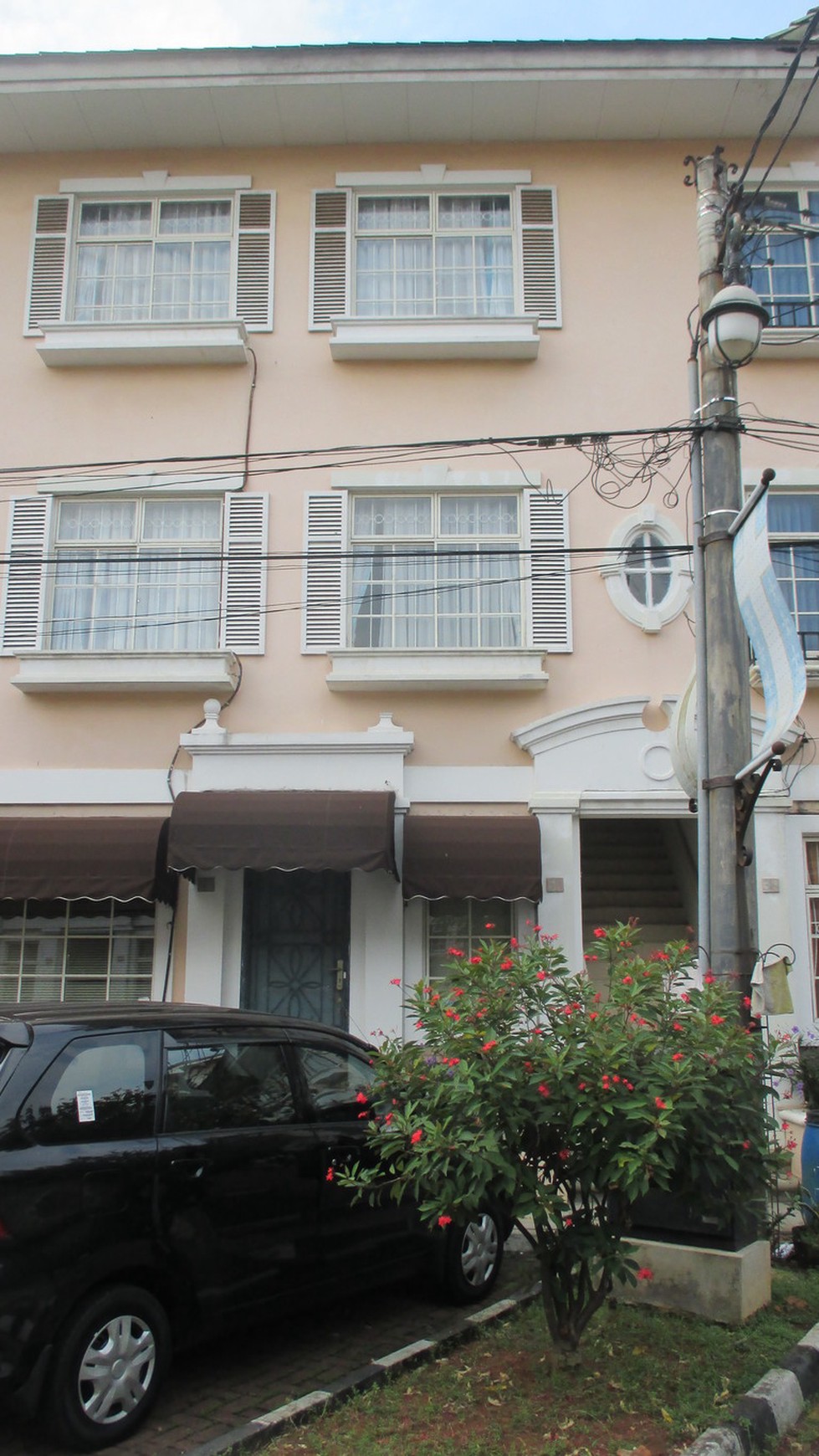 Dijual Townhouse Taman Elok Lantai 2&3 - Lippo Karawaci