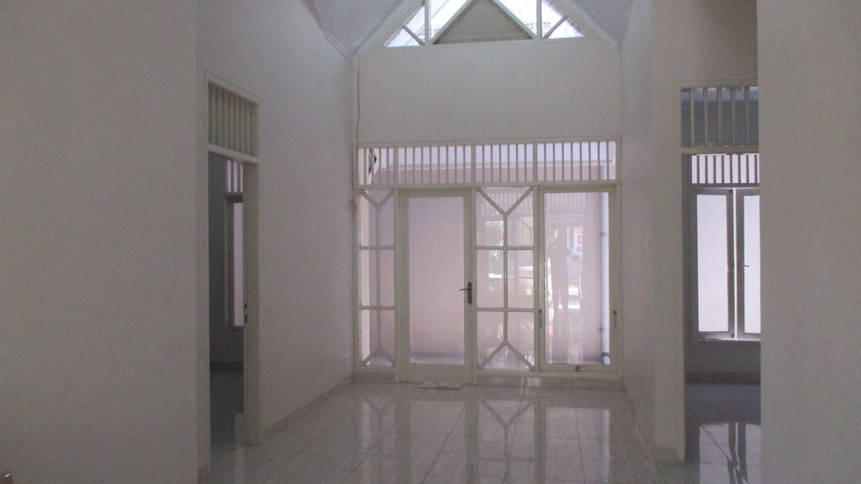 Disewakan Rumah Taman Bromo - Lippo Karawaci