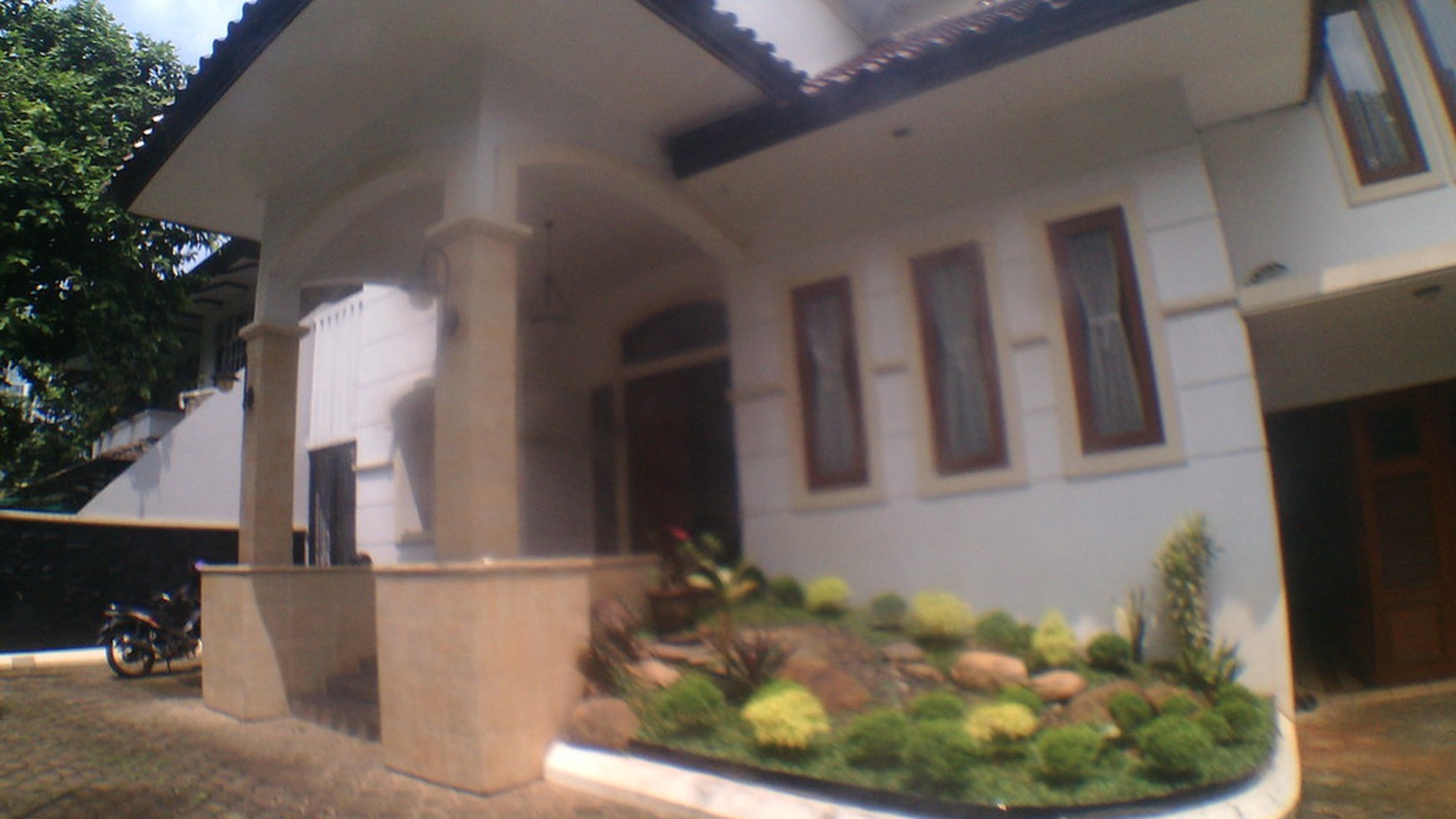 nice living house and with quite area and fine neighborhood in Kebayoran Baru 1