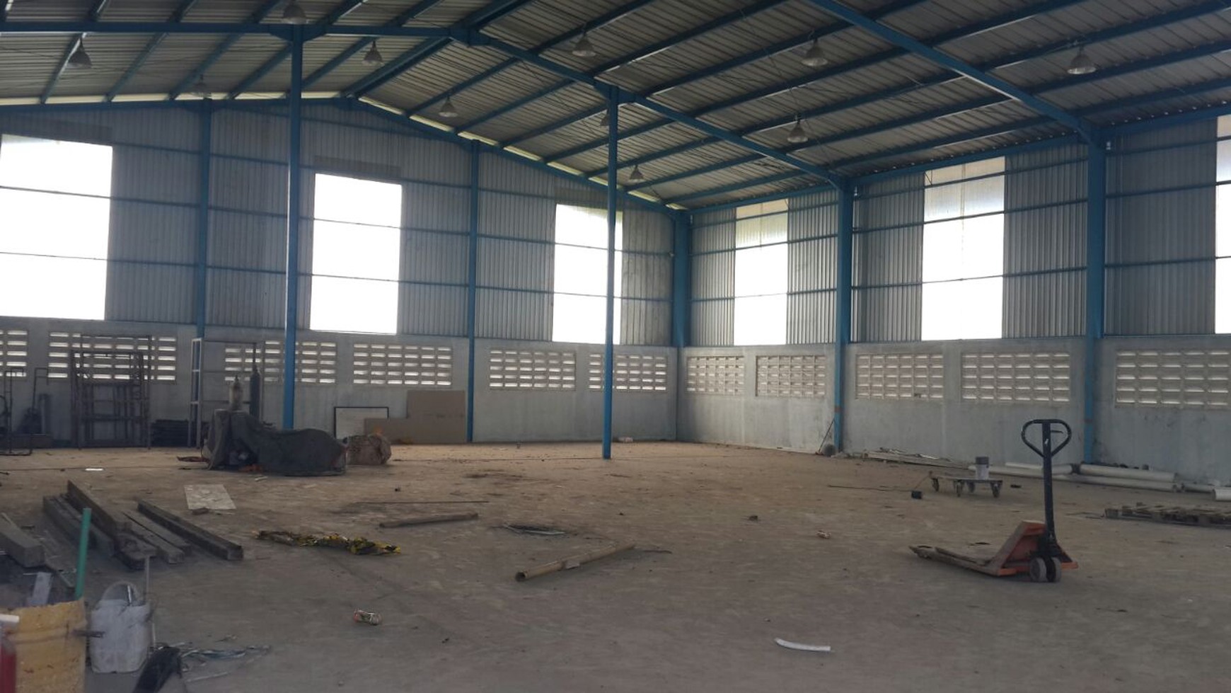 Dijual Bangunan Workshop Baru di Jl. Raya  Cikarang Timur