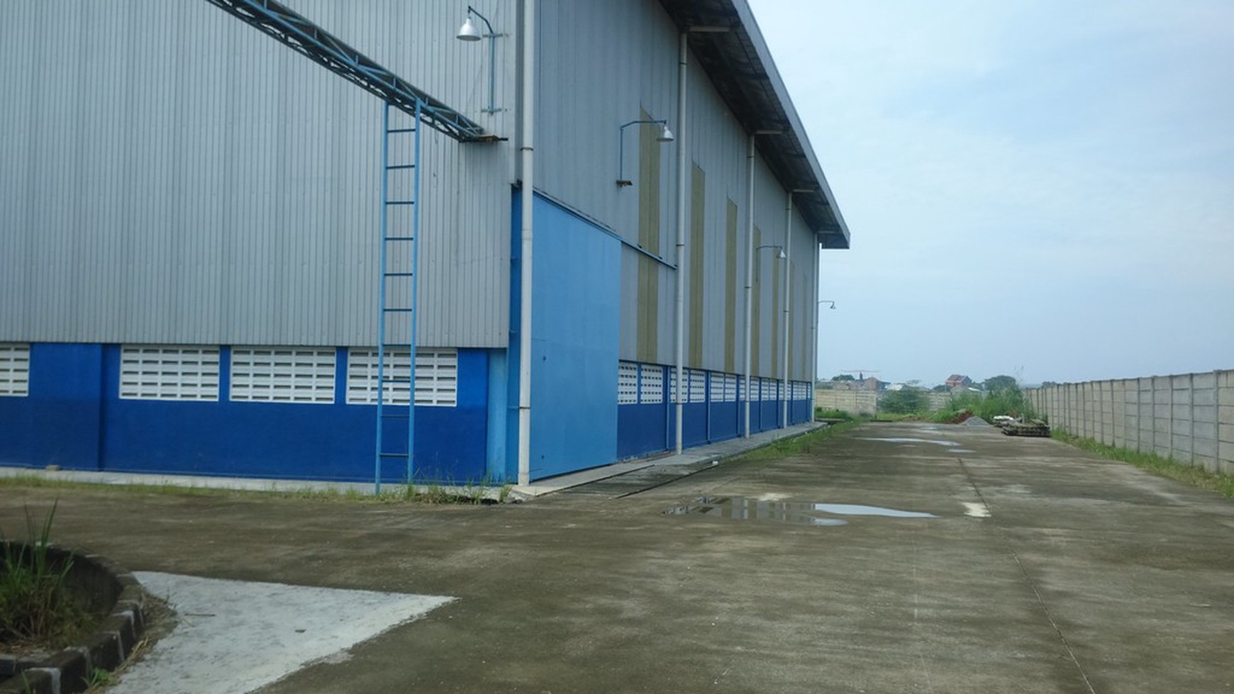 Dijual Bangunan Workshop Baru di Jl. Raya  Cikarang Timur