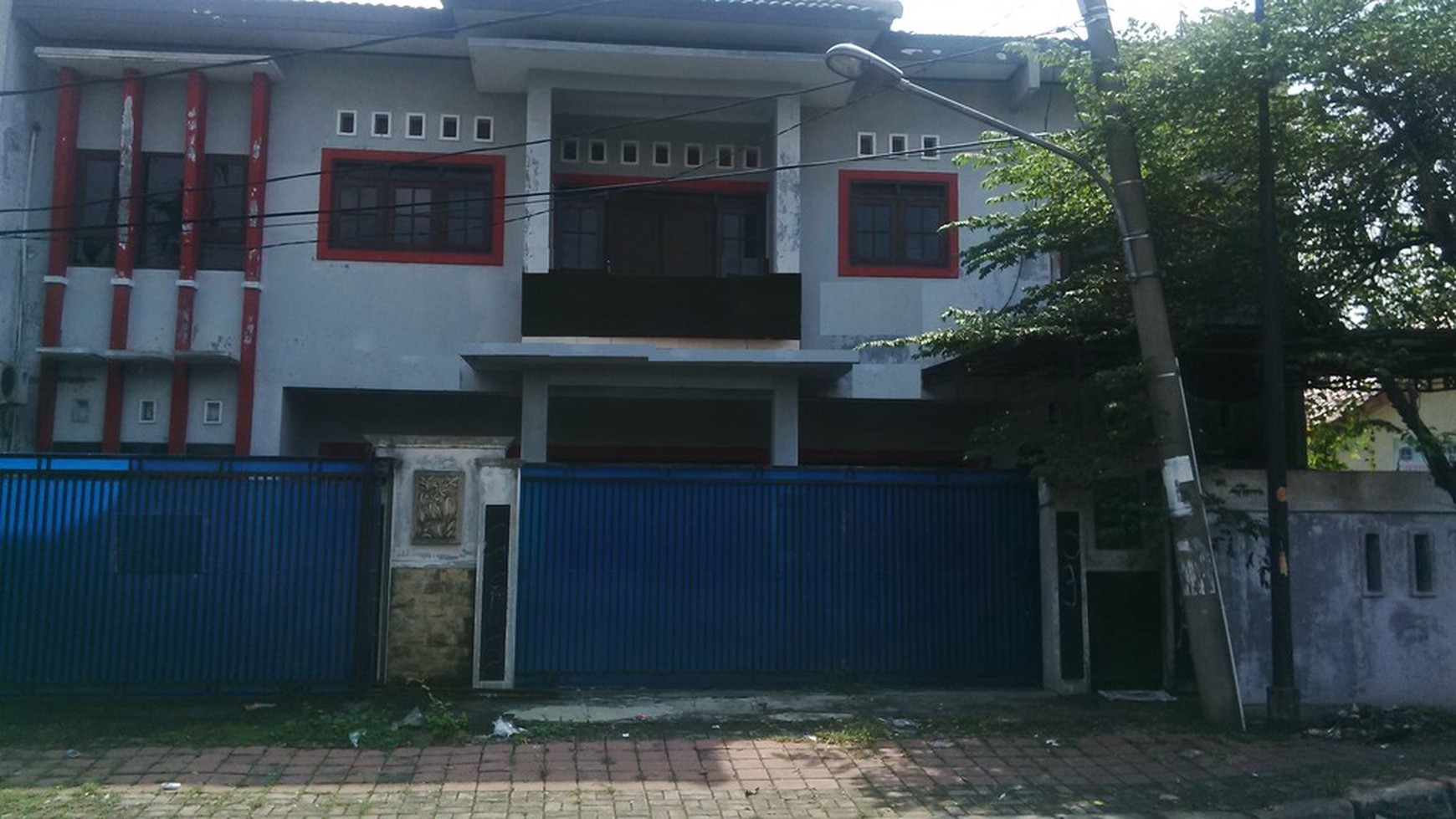 Rumah 2 lantai, pinggir jalan, perlu renov di Kelapa Gading Timur ,Jakarta -Utara