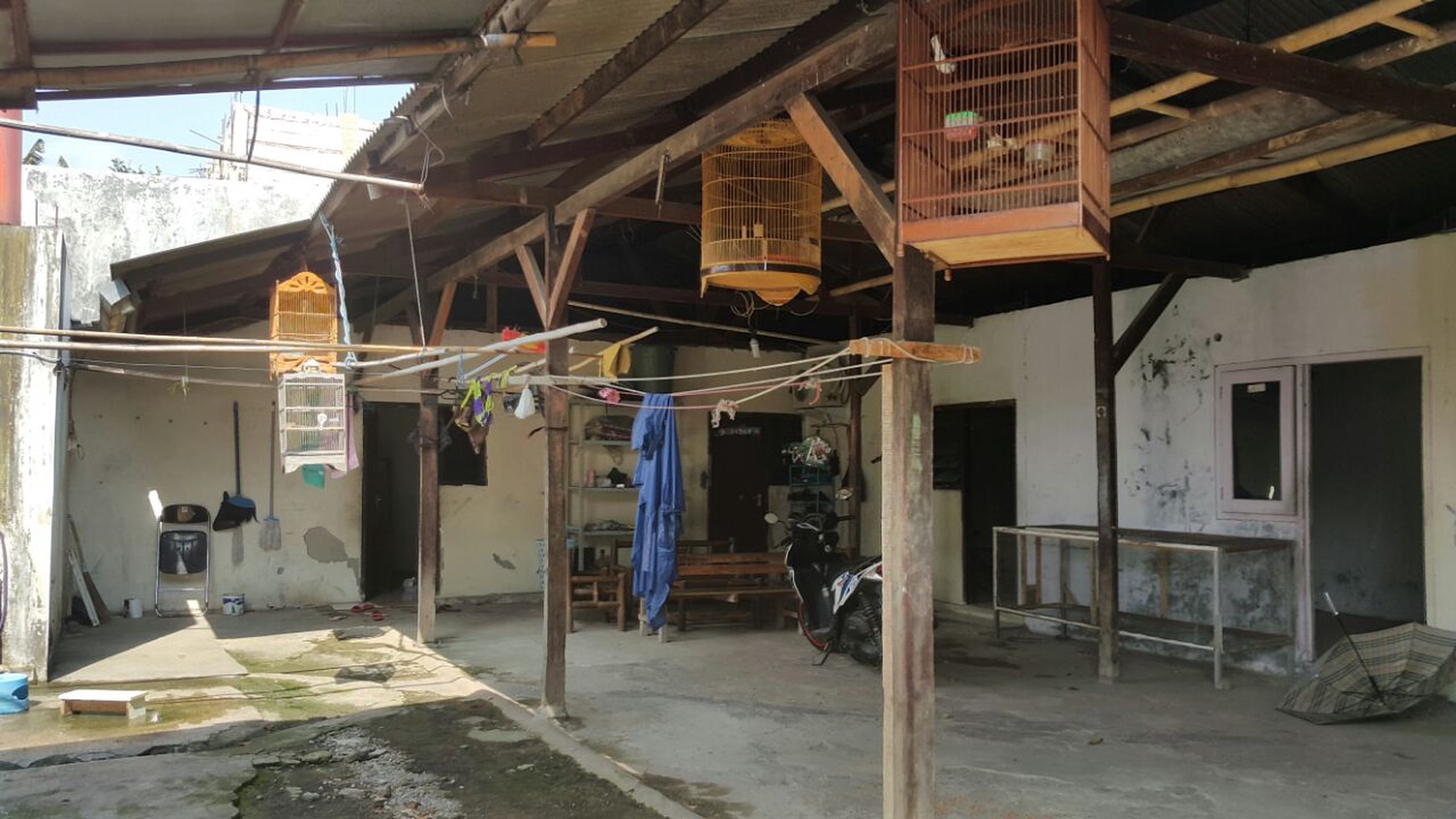 Dijual Tanah (Ada Bangunan Mess) di Palem Semi- Karawaci