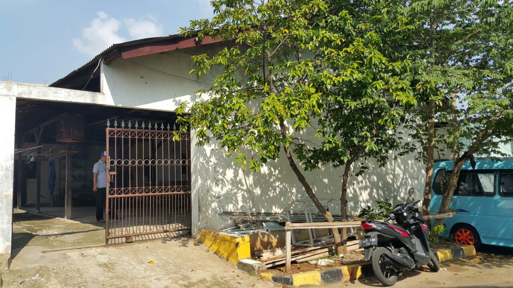 Dijual Tanah (Ada Bangunan Mess) di Palem Semi- Karawaci