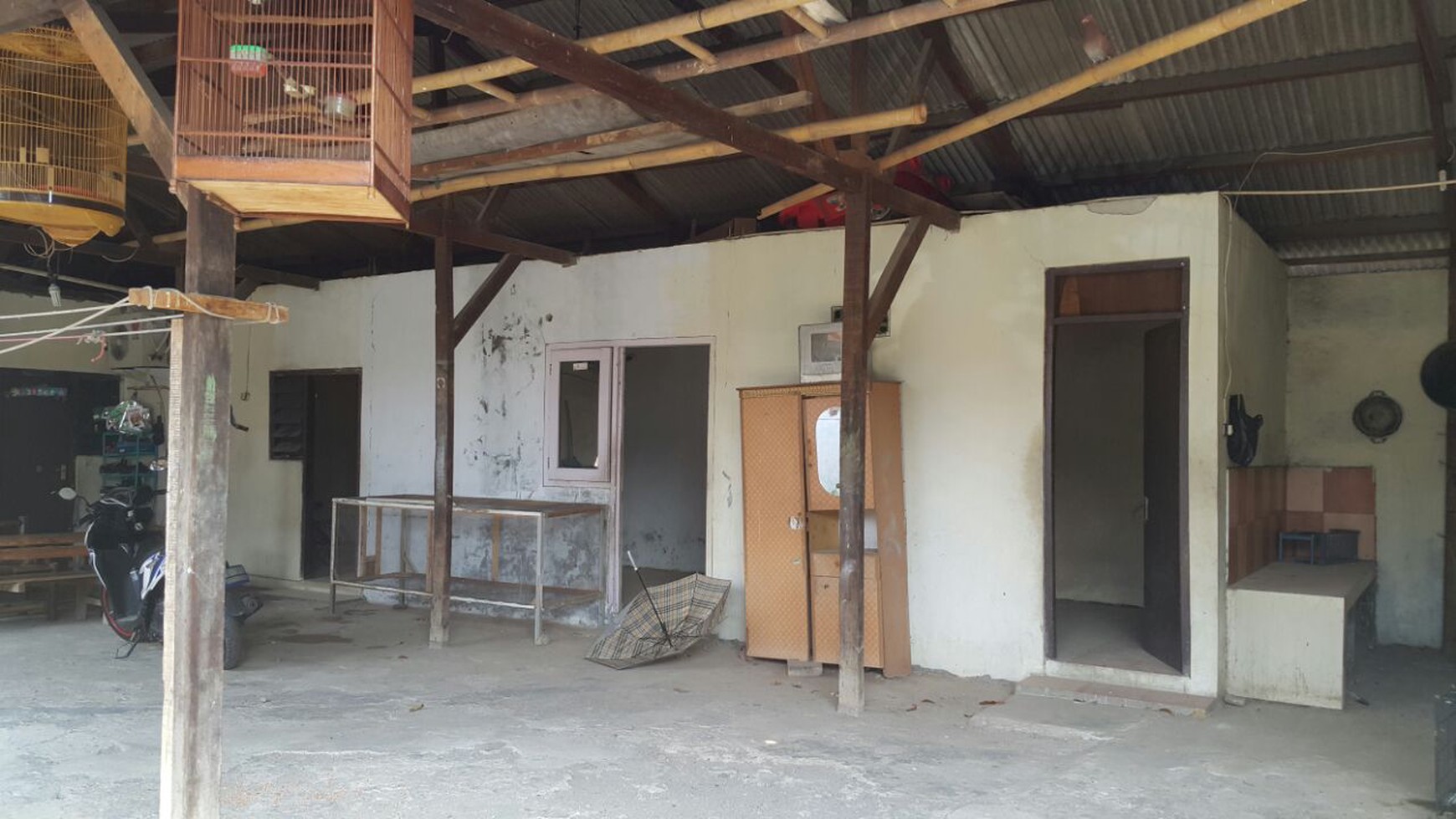 Dijual Tanah (Ada Bangunan Mess) di Palem Semi- Karawaci