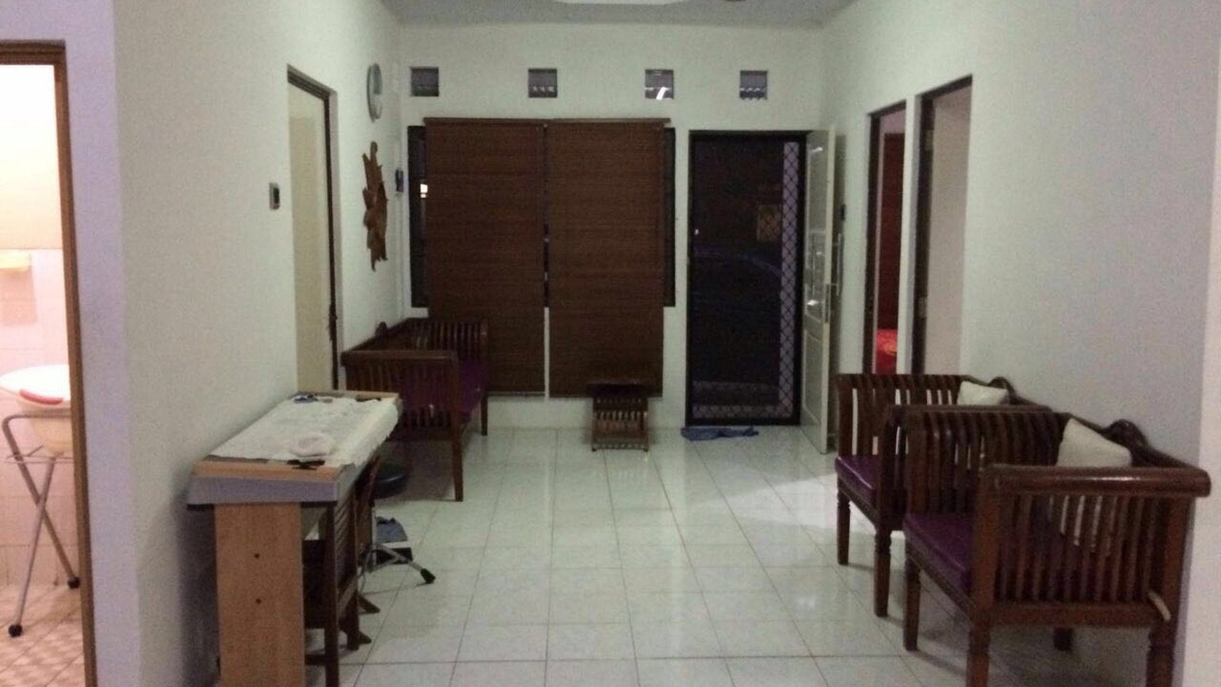 Rumah siap huni,lokasi oke di Graha Raya