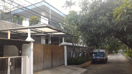 Rumah Asri 2 lantai ,Harga Nego, Lokasi tenang di Kelapa gading