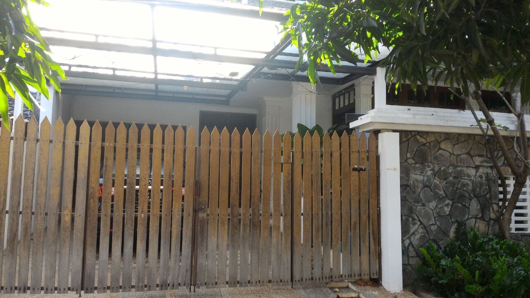 Rumah Asri 2 lantai ,Harga Nego, Lokasi tenang di Kelapa gading