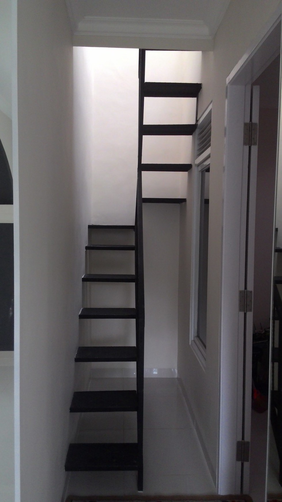 RUMAH 2 LANTAI VIEW TAMAN SIAP HUNI DI CLUSTER NEO CATALONIA, NUSA LOKA