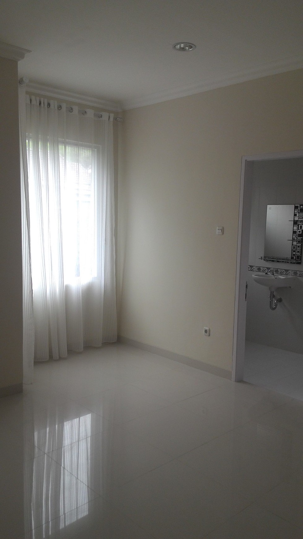 RUMAH 2 LANTAI VIEW TAMAN SIAP HUNI DI CLUSTER NEO CATALONIA, NUSA LOKA