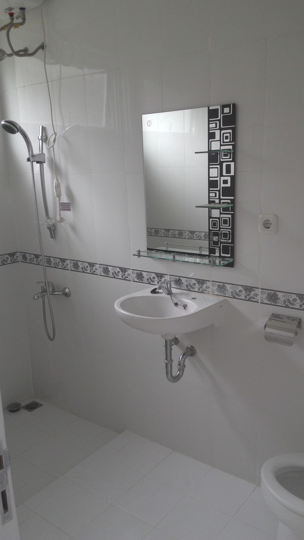 RUMAH 2 LANTAI VIEW TAMAN SIAP HUNI DI CLUSTER NEO CATALONIA, NUSA LOKA