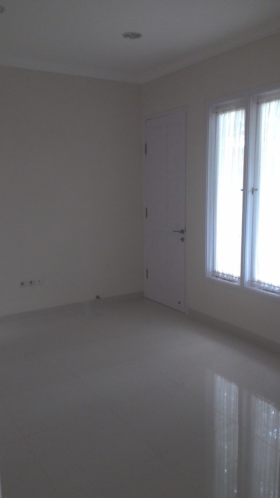 RUMAH 2 LANTAI VIEW TAMAN SIAP HUNI DI CLUSTER NEO CATALONIA, NUSA LOKA